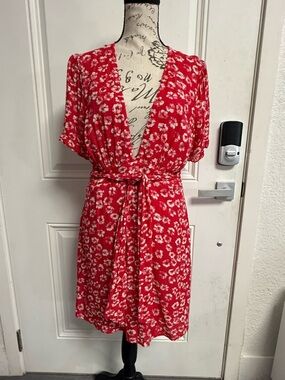 Lulus Red Floral Mini Dress - Deep V-Neck Short Sleeve Wrap Front - Size M
